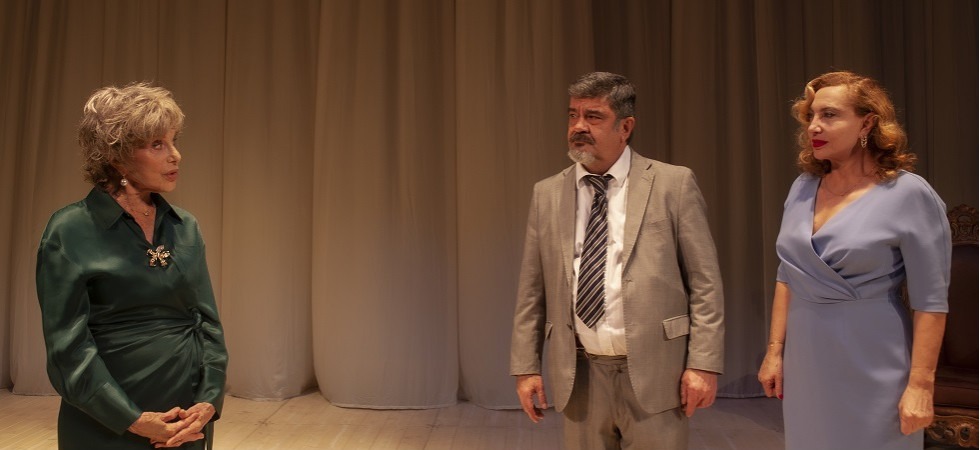 Il pluripremiato regista Ferzan Ozpetek porta al teatro Sociale il suo Mine Vaganti'' con un grande cast guidato da
